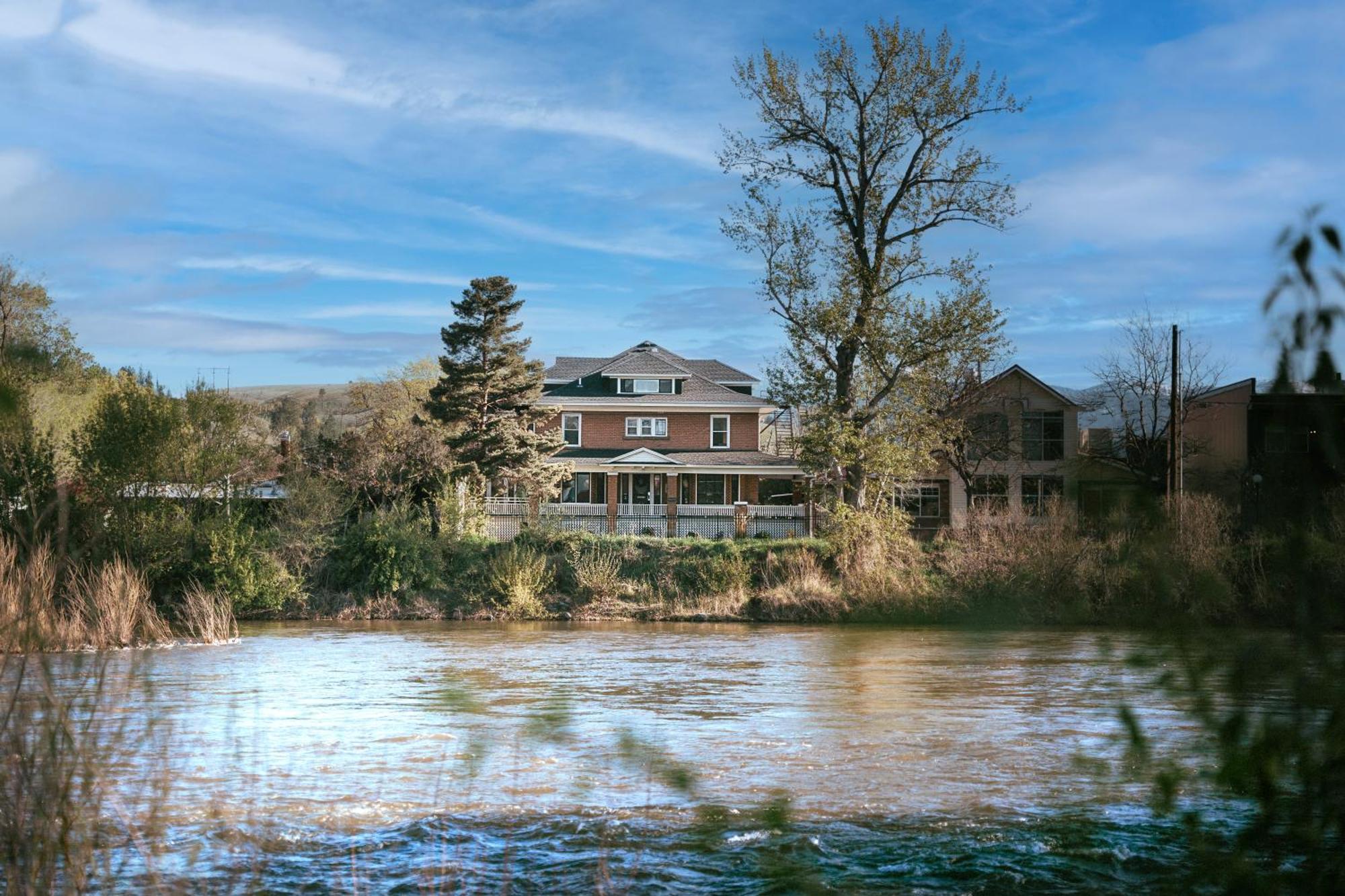 Goldsmith'S River Front Inn Missoula Exteriör bild